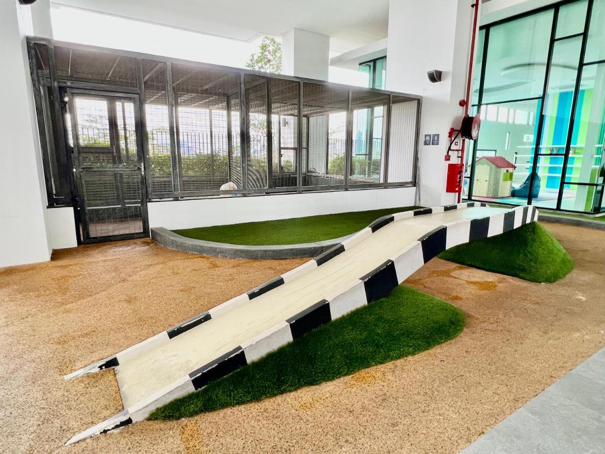 Royale Cottage Midvalley Netflix Pools 4 Pax Johor Bahru Bagian luar foto